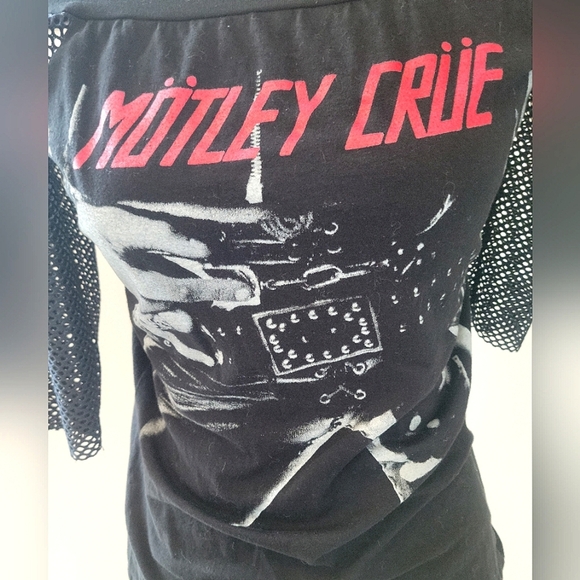Black Off-Shoulder Motley Crüe Top - Picture 3 of 6